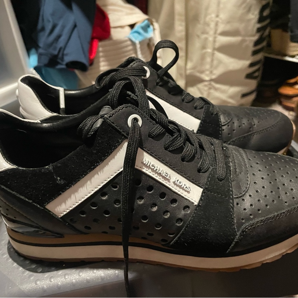 Michael Kora size 7.5